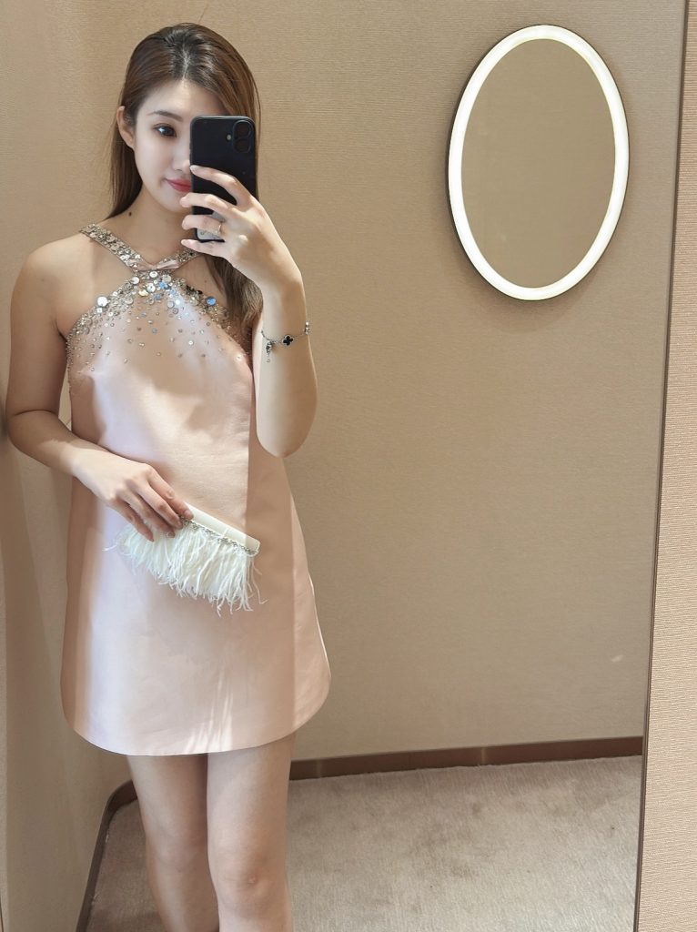miu ミュウ フォーマルワンピース レディース サイドスリット ブラック ピンク｜カフェに使いやすいファッションアイテムを写真で確認