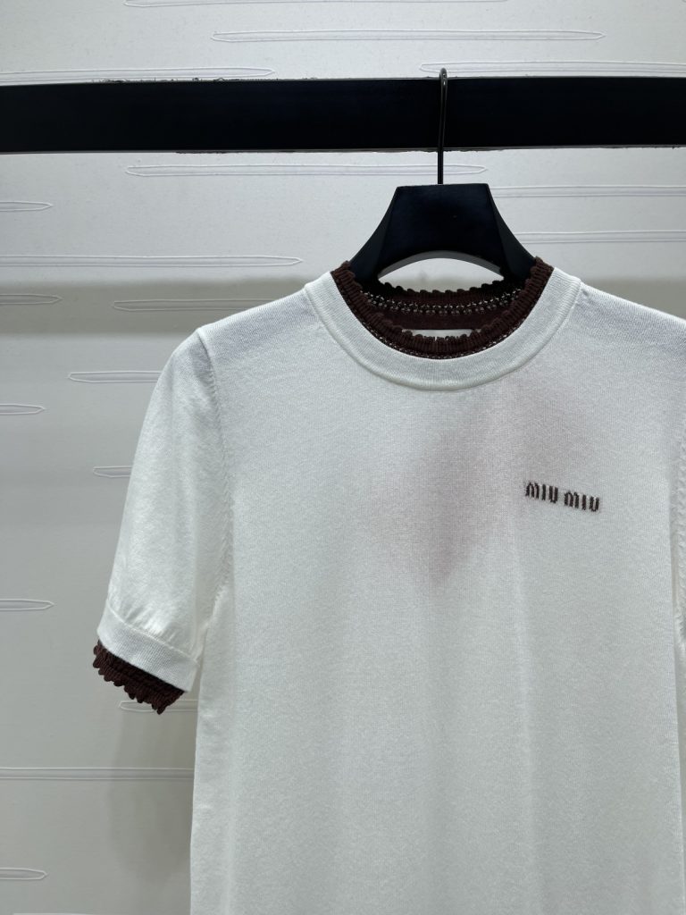 MIU MIU ミウミウ ニット Tシャツ レディース ミニロゴ ポリエステル 3色展開 - 画像 4