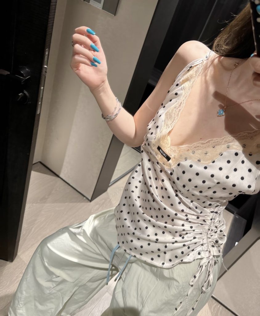 MIU MIU ミウ ポリエステル レースアップ ブラウス レディース ポイント柄 レース襟 ドレープ インナー 白 - 画像 2