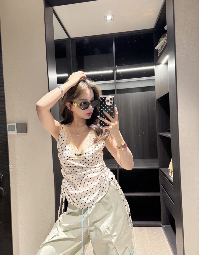 MIU MIU ミウ ポリエステル レースアップ ブラウス レディース ポイント柄 レース襟 ドレープ インナー 白 - 画像 3