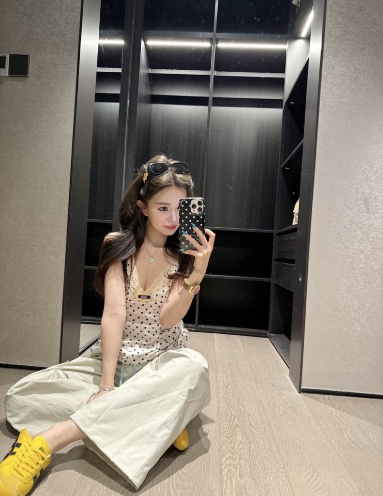 MIU MIU ミウ ポリエステル レースアップ ブラウス レディース ポイント柄 レース襟 ドレープ インナー 白 - 画像 4