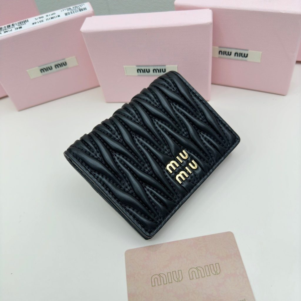 Miu Miu ミウミウ カードケース ミニウォレット 本革 11.5*10*3cm 黒 - 画像 2