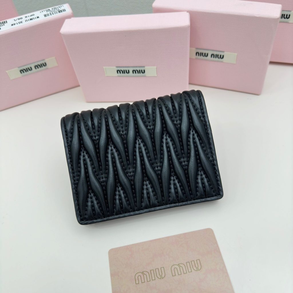 Miu Miu ミウミウ カードケース ミニウォレット 本革 11.5*10*3cm 黒 - 画像 3