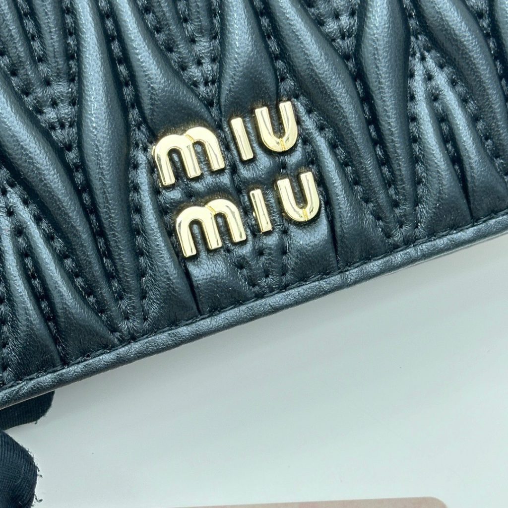 miu miu ミウミウ カードケース フォルム デザイン ブラック - 画像 5