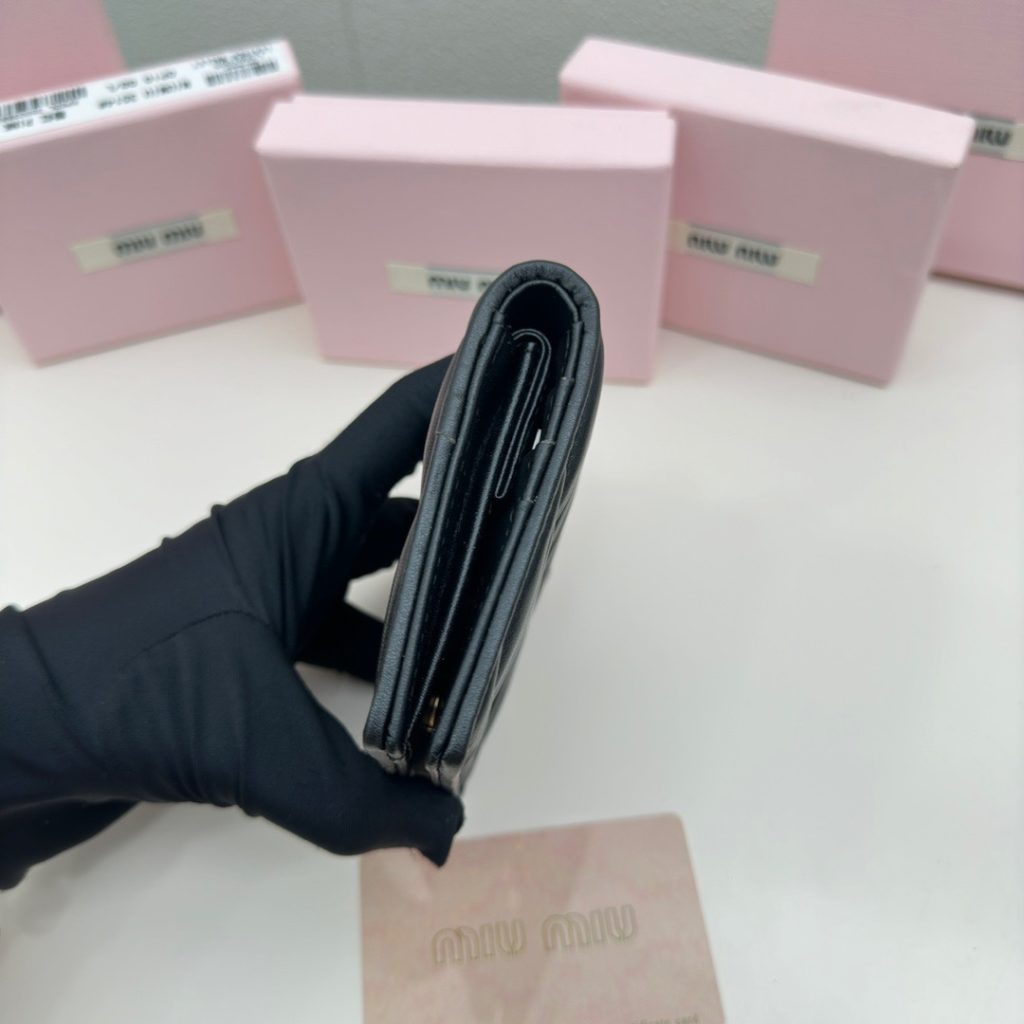 miu miu ミウミウ カードケース フォルム デザイン ブラック - 画像 6