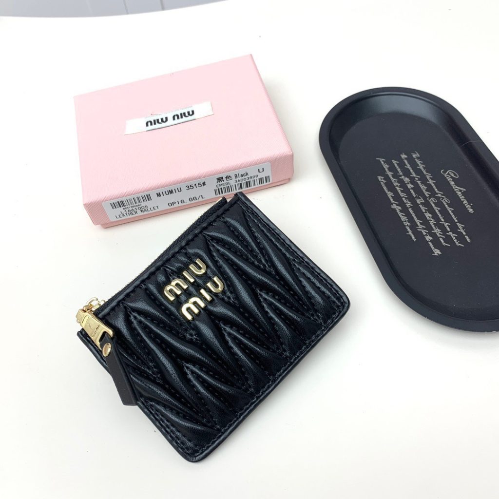 MIU MIU ミウミウ カードケース ミニ財布 黒 本革仕様 11.5x10x3 - 画像 3