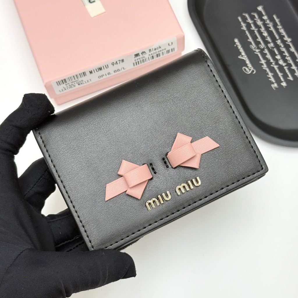 Miu Miu ミウミウ 折り財布 ファスナー付き ミニ財布 黒 ピンク - 画像 2