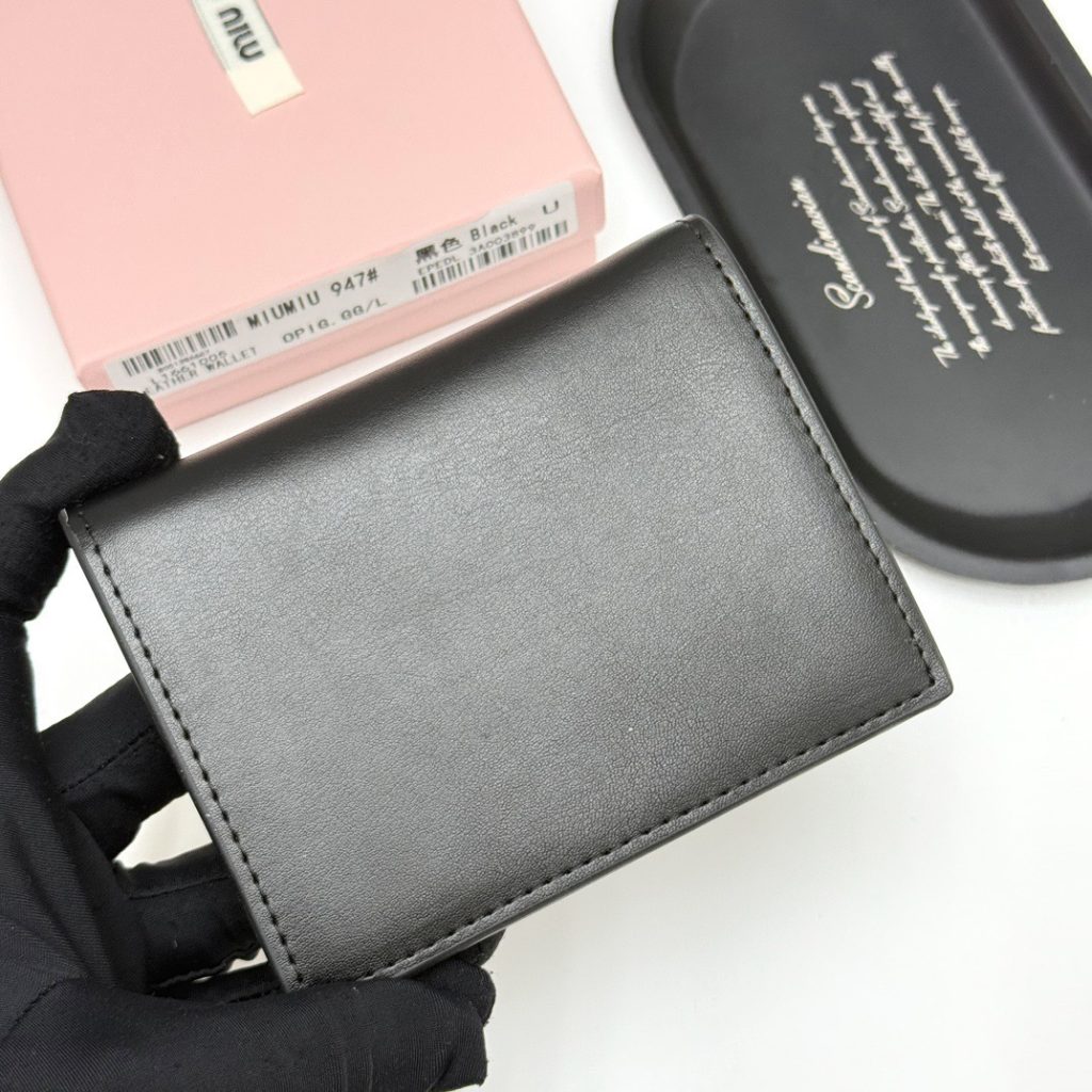 Miu Miu ミウミウ 折り財布 ファスナー付き ミニ財布 黒 ピンク - 画像 4