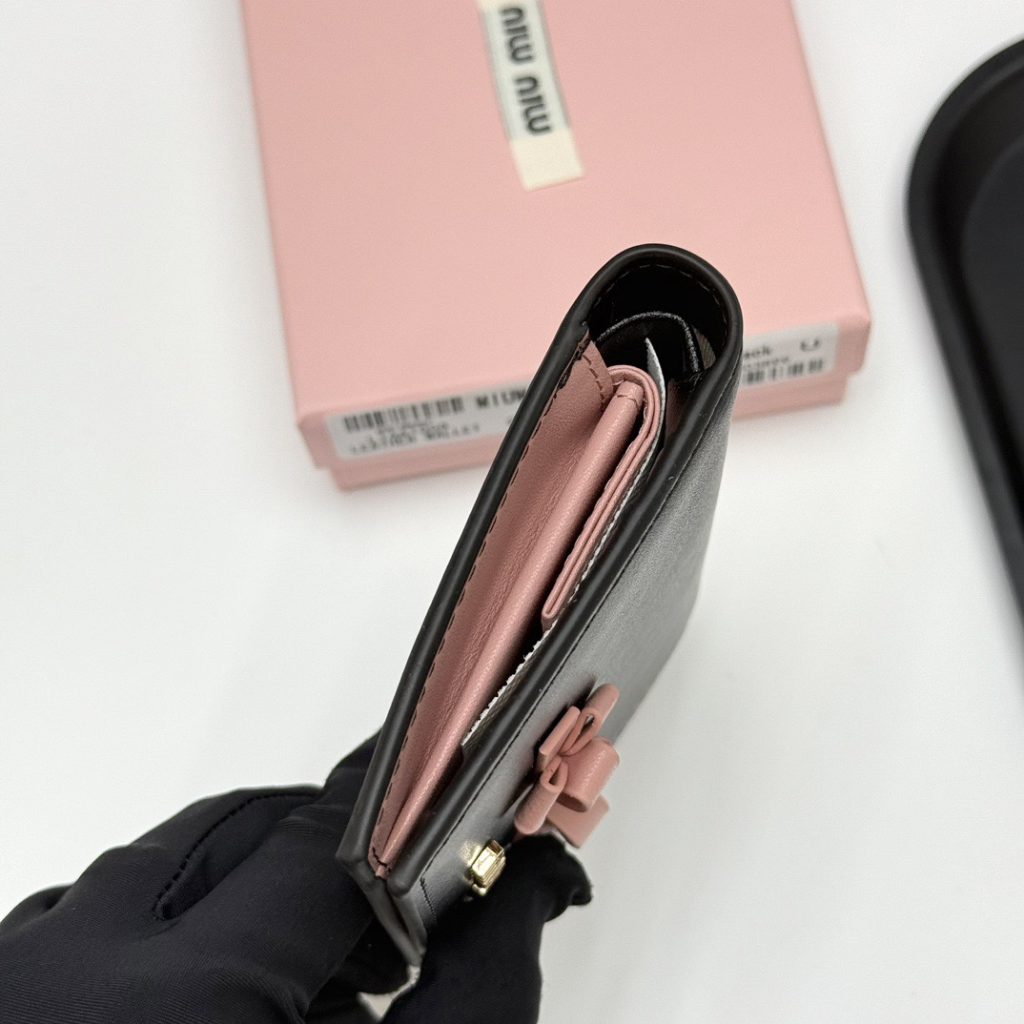 Miu Miu ミウミウ 折り財布 ファスナー付き ミニ財布 黒 ピンク - 画像 6