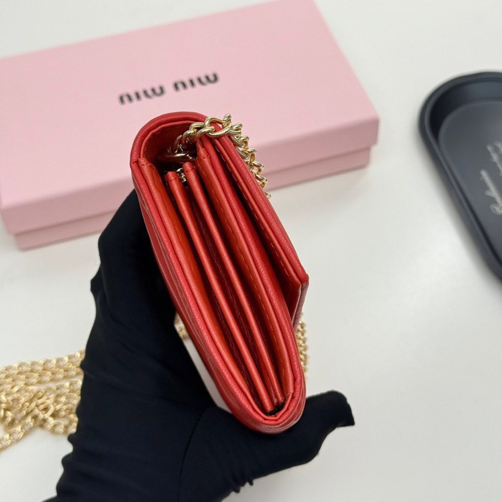 Miu Miu ミュウミュウ ポーチ型財布 ピンク レッド ブラック 全3色 - 画像 5