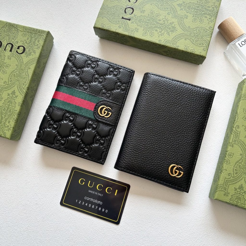 GUCCI グッチ 本革製パスポートケース 黒 10.5x14.5cm 収納力 - 画像 2