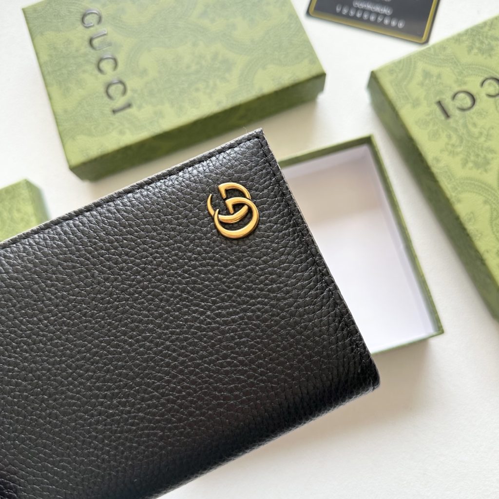 GUCCI グッチ 本革製パスポートケース 黒 10.5x14.5cm 収納力 - 画像 5