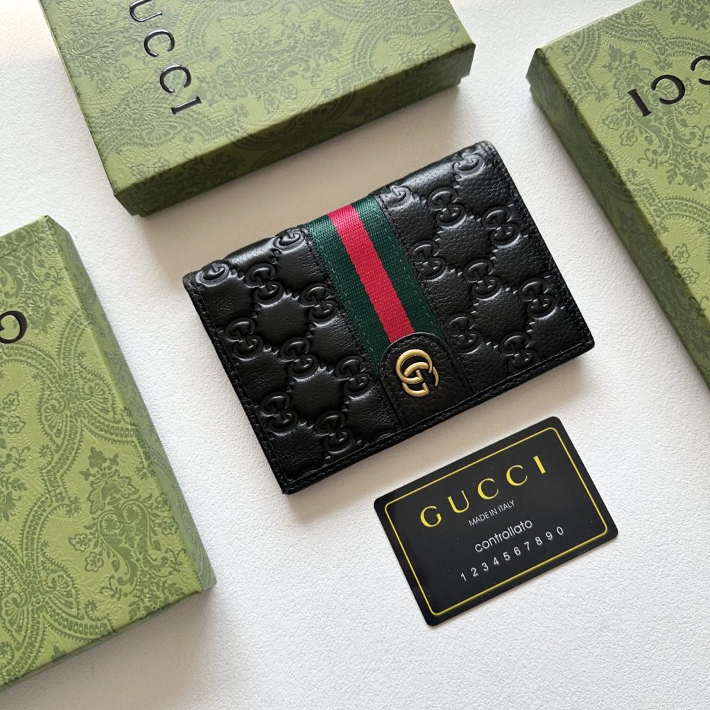 GUCCI グッチ 本革製パスポートケース 黒 10.5x14.5cm 収納力 - 画像 6