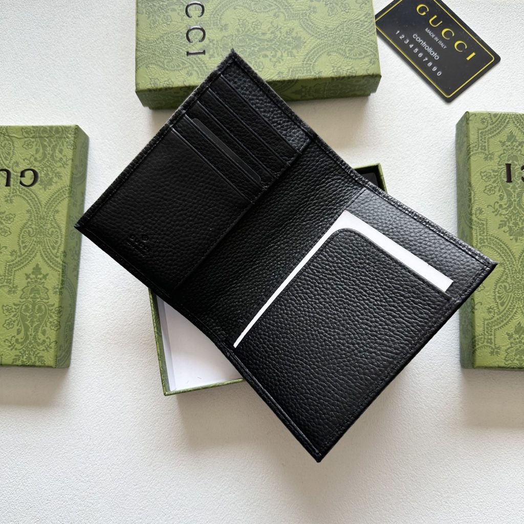 GUCCI グッチ 本革製パスポートケース 黒 10.5x14.5cm 収納力 - 画像 8