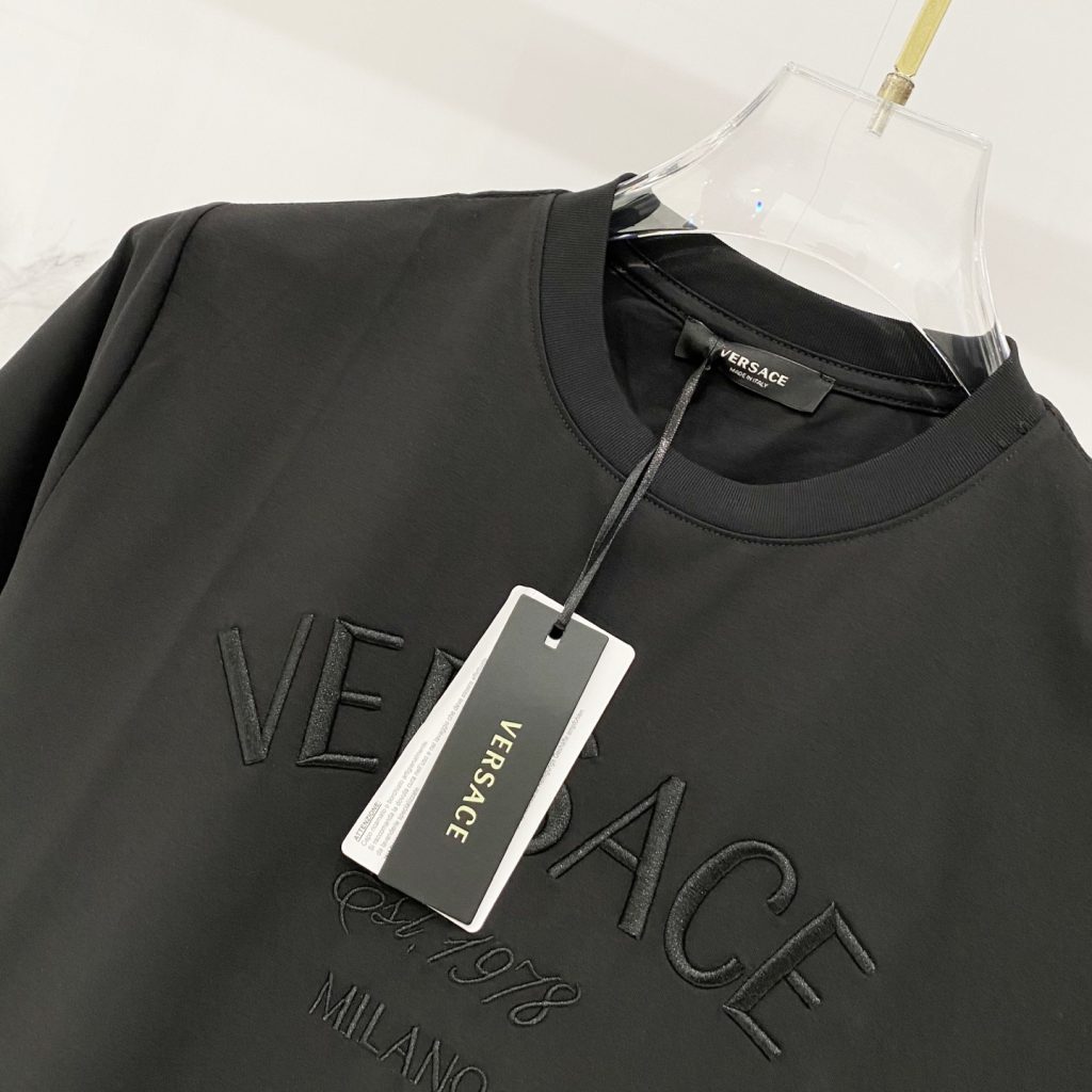 VERSACE/ヴェルサーチ オールシーズンTシャツ フロント刺繍 ブラック - 画像 4