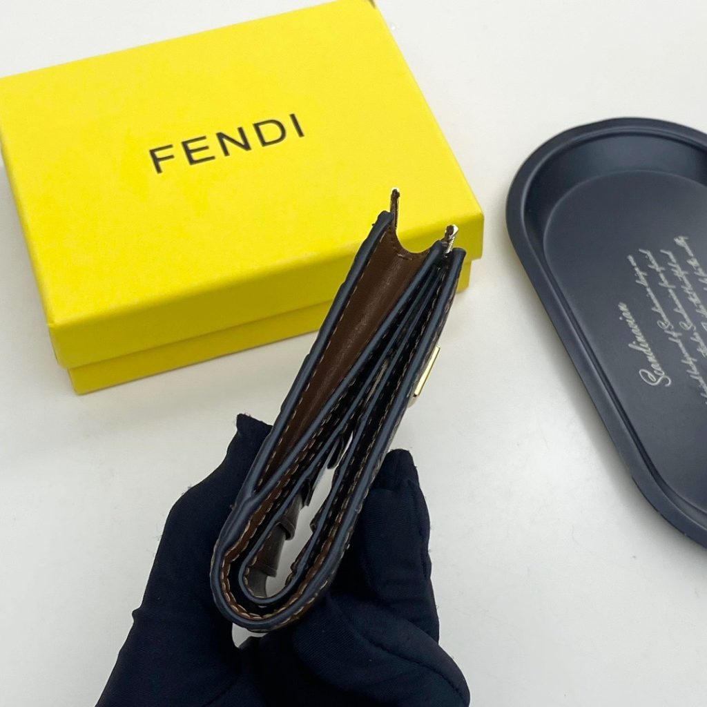 FENDI ミニ財布 コピー 黒棕 大象灰 ショルダーバッグ チェーン付き レディース - 画像 6
