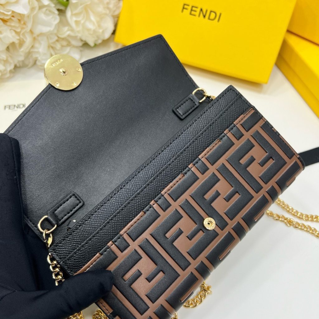 FENDI コピー ミニショルダーバッグ ブランドコピー 黒ブラウン チェーン付き 2WAY 斜め掛け レディース - 画像 7