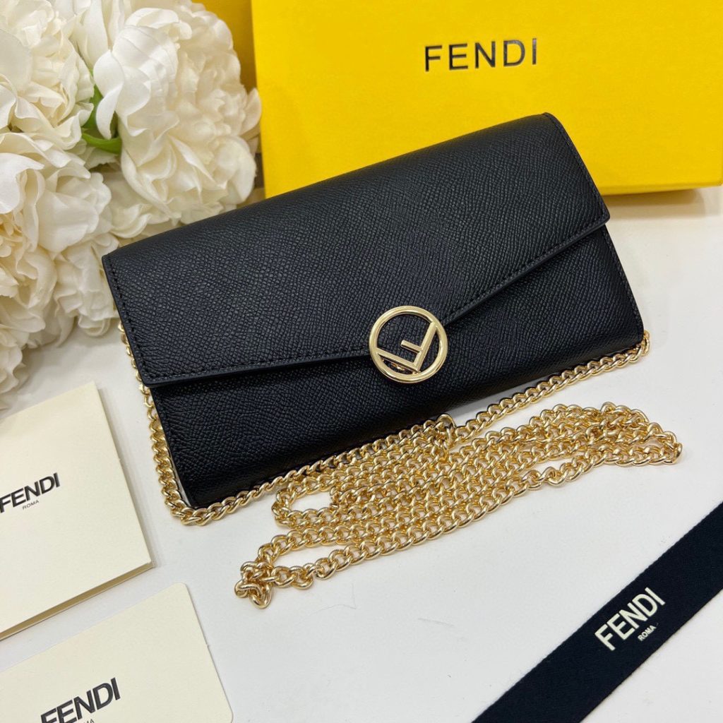 FENDI フェンディ ショルダーバッグ コピー ロゴプレート チェーン付き 黒 - 画像 3