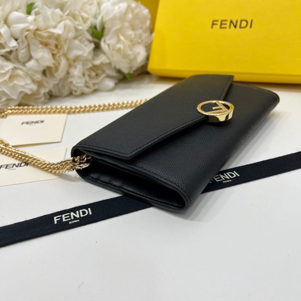FENDI フェンディ ショルダーバッグ コピー ロゴプレート チェーン付き 黒 - 画像 7
