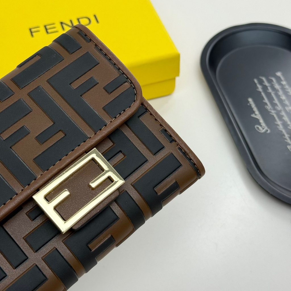 FENDI コピー ミニ財布 フェンディ ロゴ柄 ブラック ブラウン チェーン付き - 画像 4