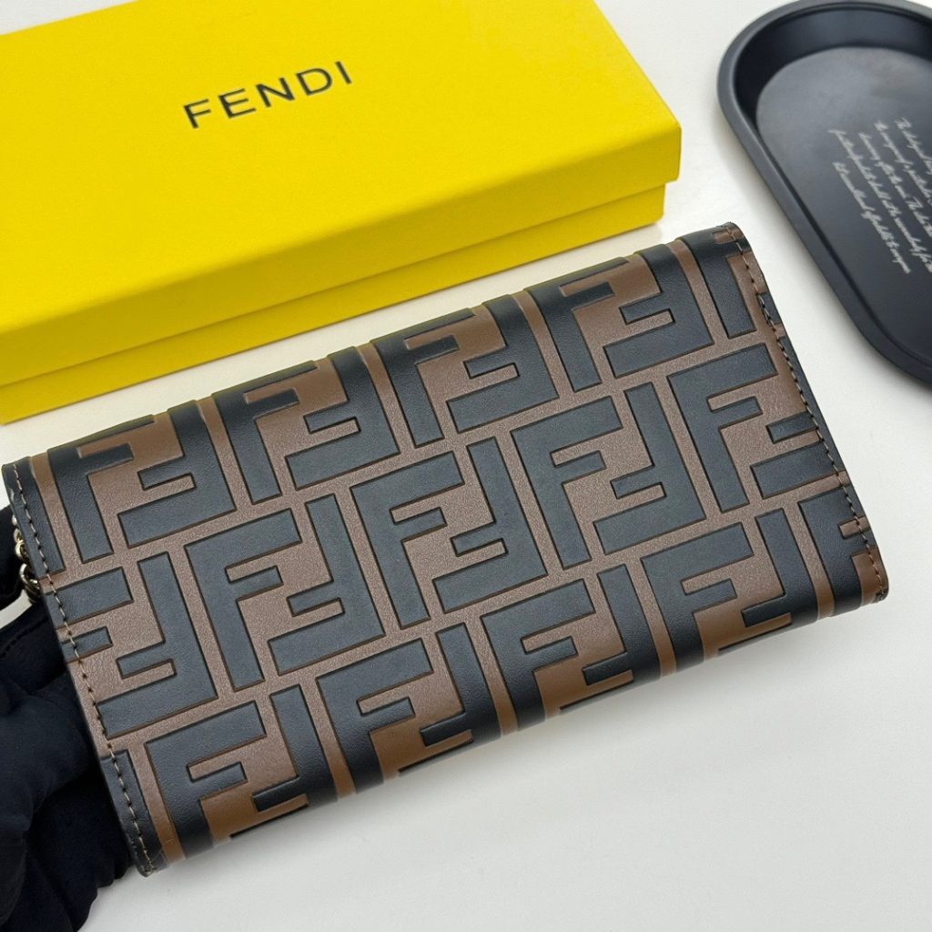 FENDI フェンディ ミニショルダーバッグ コピー ロゴ柄 2WAY 斜め掛け ブラック ブラウン - 画像 4