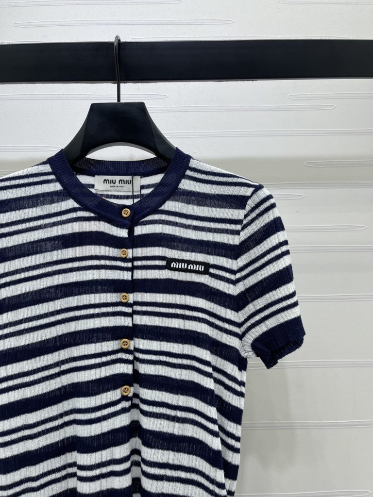 MIU MIU ニット 半開襟 Tシャツ コピー レディース 条纹 ロゴ チェンジカラー 全2色 - 画像 3