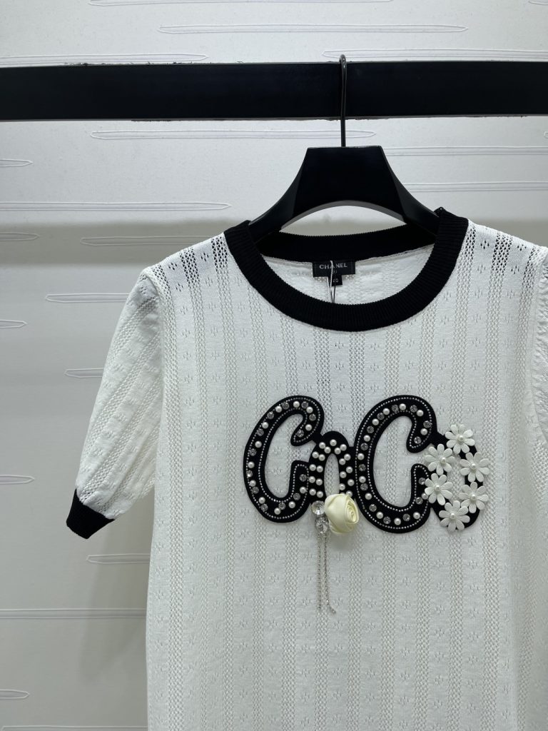 CHANEL コピー ニットTシャツ ロゴ刺繍 デザイン シルエット ホワイト/グレー 2色展開 - 画像 4