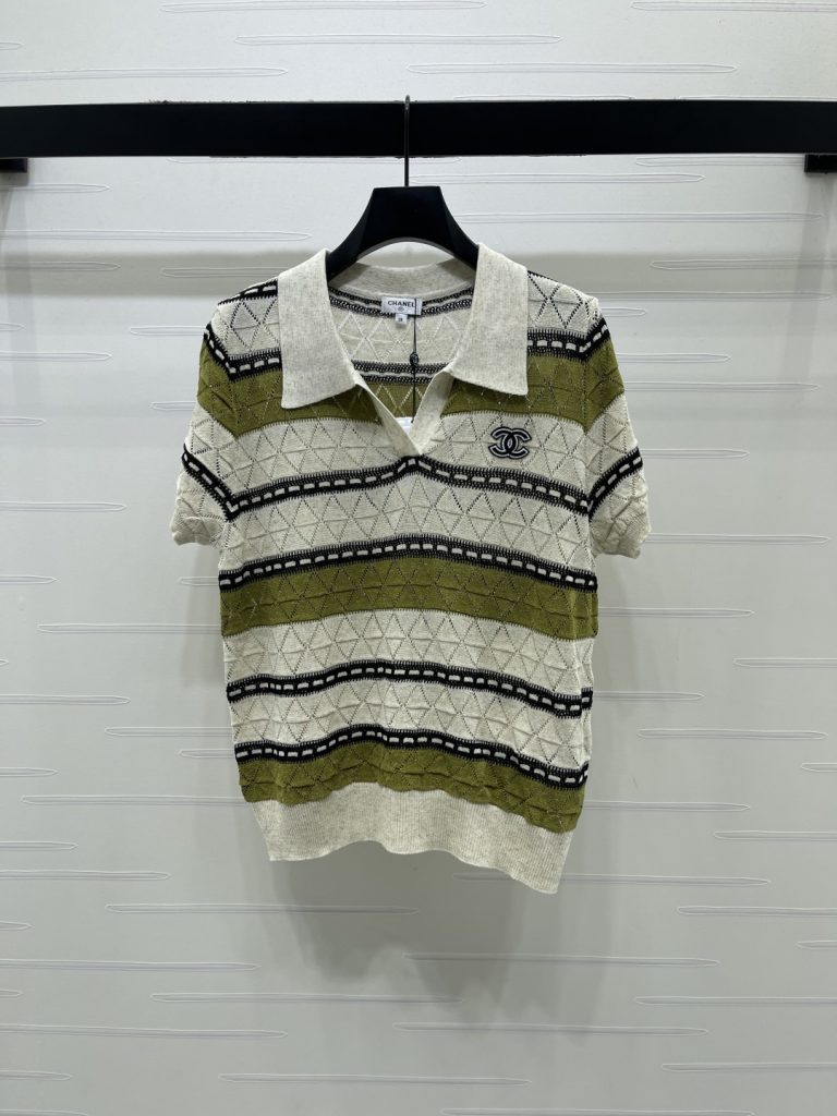 雨の日の服に合わせるならCHANELのシャツは開け閉め重視