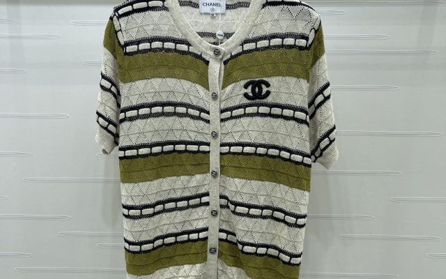 CHANEL コピー ニットカーディガン ロゴ ミニ丈 ショルダーデザイン 通気性 軽量 レディース グリーン