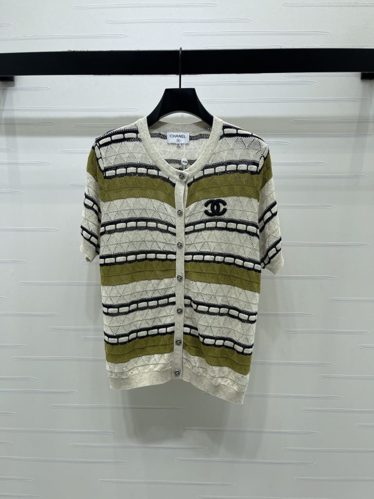CHANEL コピー ニットカーディガン ロゴ ミニ丈 ショルダーデザイン 通気性 軽量 レディース グリーン