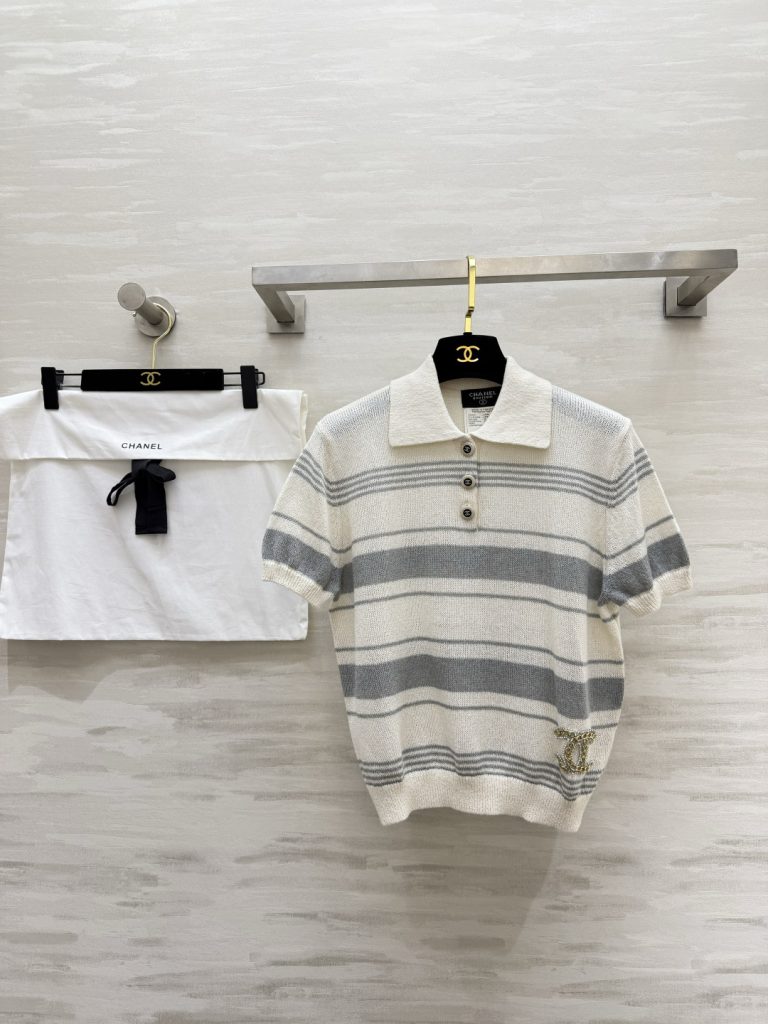 Chanel ニット ポロシャツ striped design 翻领 水钻ロゴ ショートスリ…|休日に使いやすいブランド小物を写真で確認
