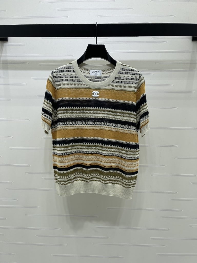 CHANEL コピー 2026春夏最新 ニットTシャツ ロゴ付き リブ編み バックデザイン カラー展開 3色展開