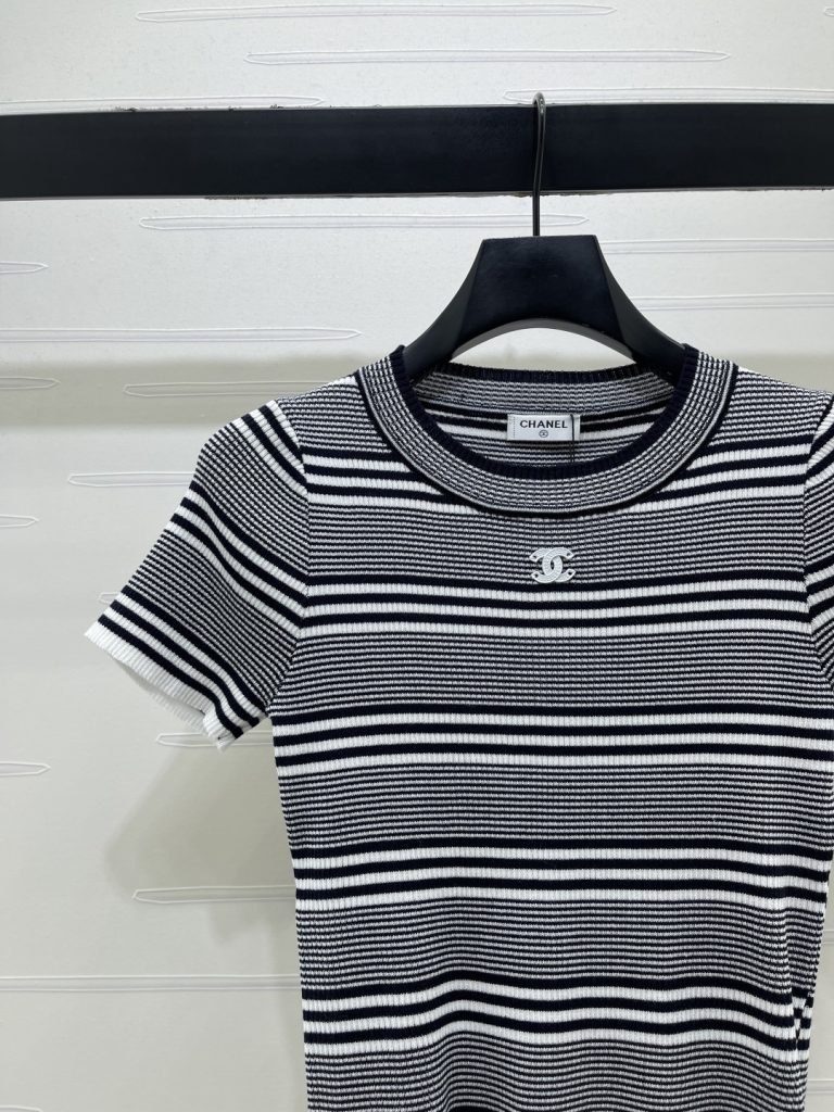 CHANEL コピー 2026春夏最新 ニットTシャツ 条纹 ロゴ刺繍 圆领 3色展開 - 画像 3