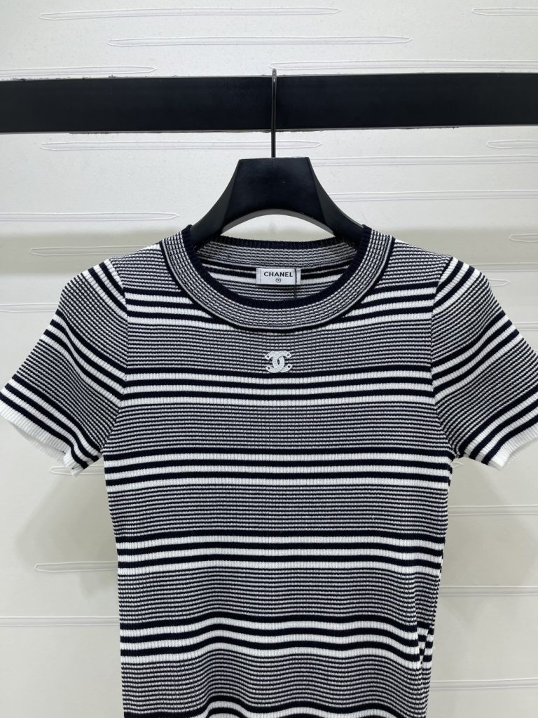 CHANEL コピー 2026春夏最新 ニットTシャツ 条纹 ロゴ刺繍 圆领 3色展開 - 画像 4