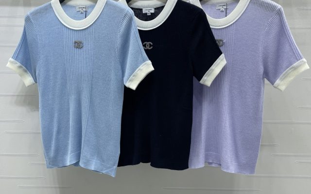 CHANEL コピー ニットTシャツ ロゴ入り 円首 通気性 細身シルエット 3色展開
