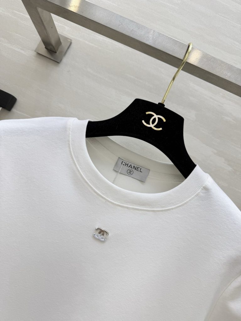 CHANEL コピー Tシャツ レディース ブランドコピー 正肩 ロゴ刺繍 3色展開 白黒グレー - 画像 2