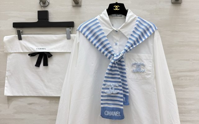 Chanel シャツ コピー ホワイト ブルー デザイン レディース シャツ シャツセット ポケット刺繍 2WAY着用 白地ブルー縞 ネイビー - 画像 1