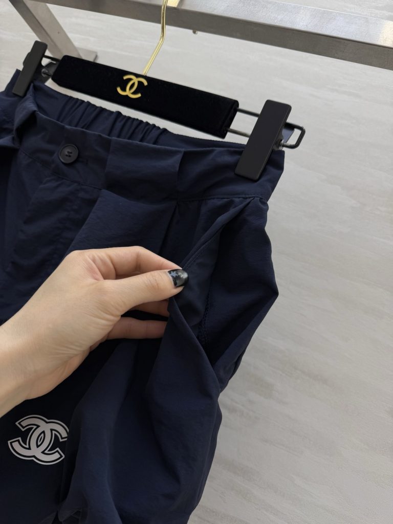 Chanel パンツ コピー 花苞ショートパンツ ロゴ付き フレアシルエット サイズ36/38/40 藏青色 - 画像 4