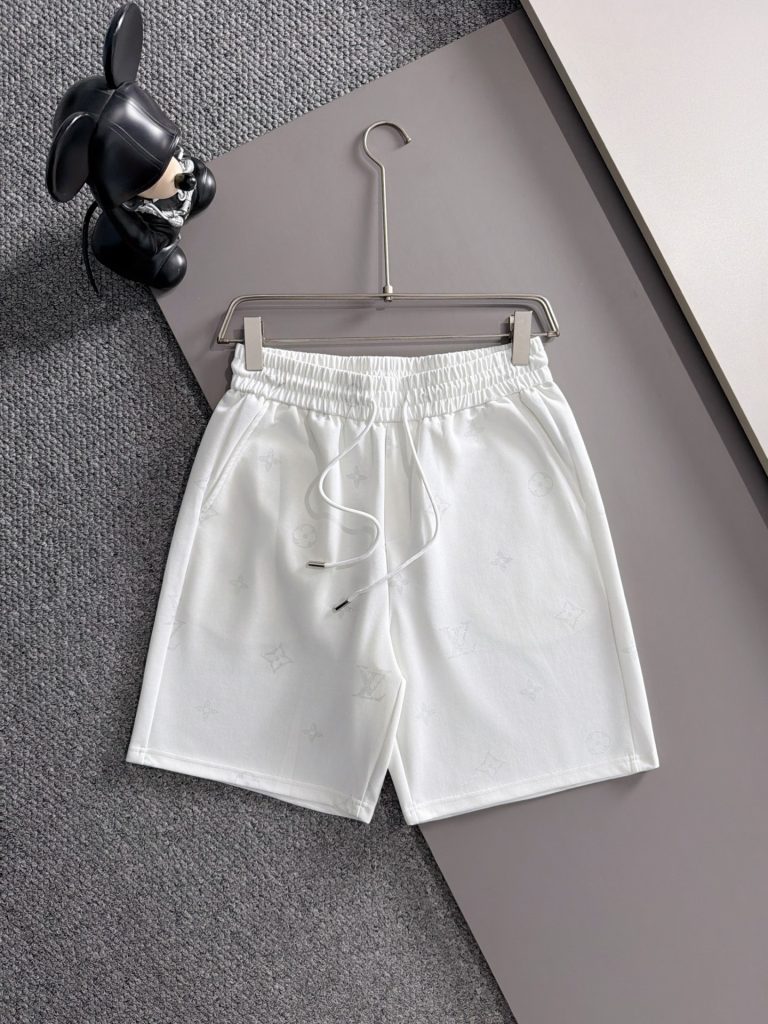 ルイヴィトン Louis Vuittonセットアップ 上下2点セット モノグラム 白 半袖Tシャツとショートパンツ ホワイト LVカジュアルウェア - 画像 5