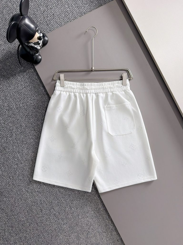 ルイヴィトン Louis Vuittonセットアップ 上下2点セット モノグラム 白 半袖Tシャツとショートパンツ ホワイト LVカジュアルウェア - 画像 6