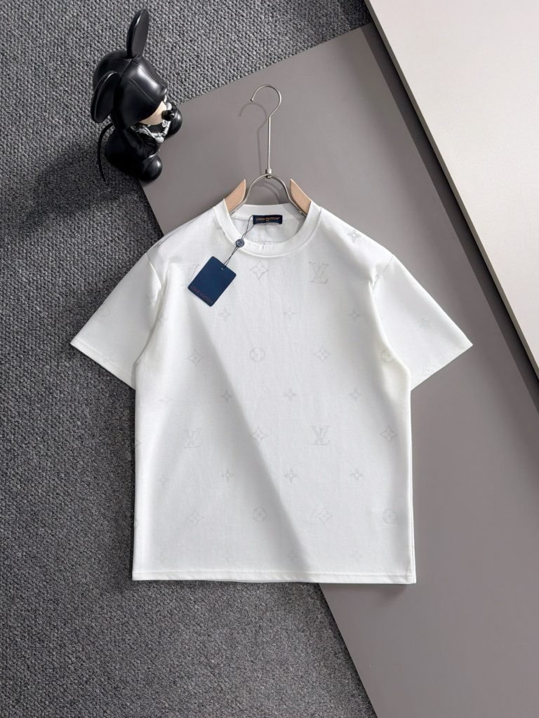 ルイヴィトン Louis Vuittonセットアップ 上下2点セット モノグラム 白 半袖Tシャツとショートパンツ ホワイト LVカジュアルウェア - 画像 3