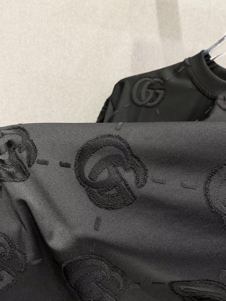 GUCCI上下2点　セットアップ　グッチ半袖Ｔシャツと半ズボンの2枚　カジュアルウェア　メンズ　男性服　2色 - 画像 5