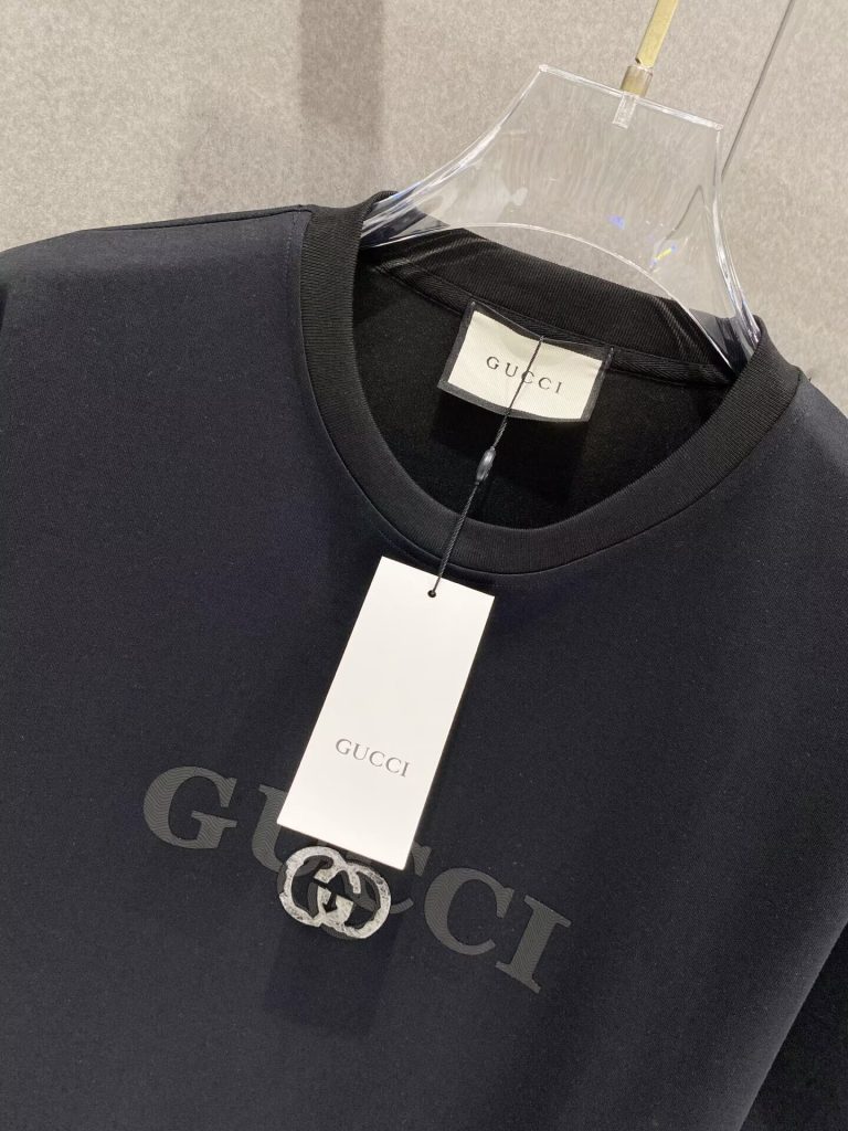 グッチ　セットアップ　GUCCI　上下2点　半袖Ｔシャツと半ズボン　2枚セット　カジュアルウェア　メンズ　男性　2色 - 画像 4