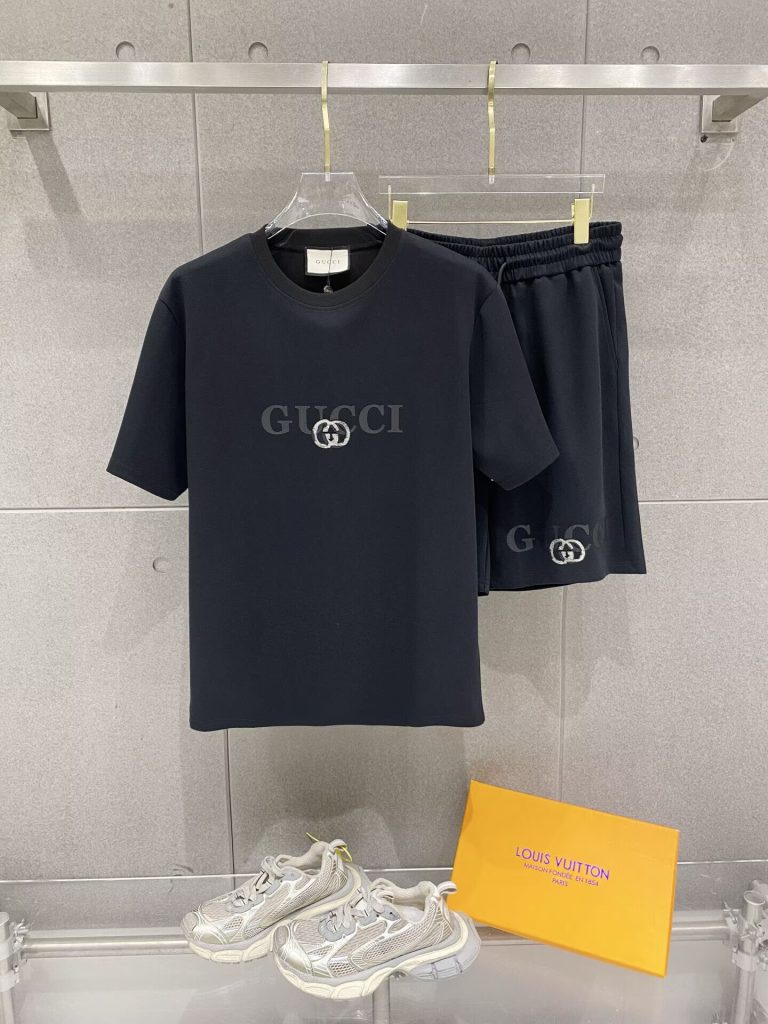 グッチ　セットアップ　GUCCI　上下2点　半袖Ｔシャツと半ズボン　2枚セット　カジュアルウェア　メンズ　男性　2色 - 画像 3