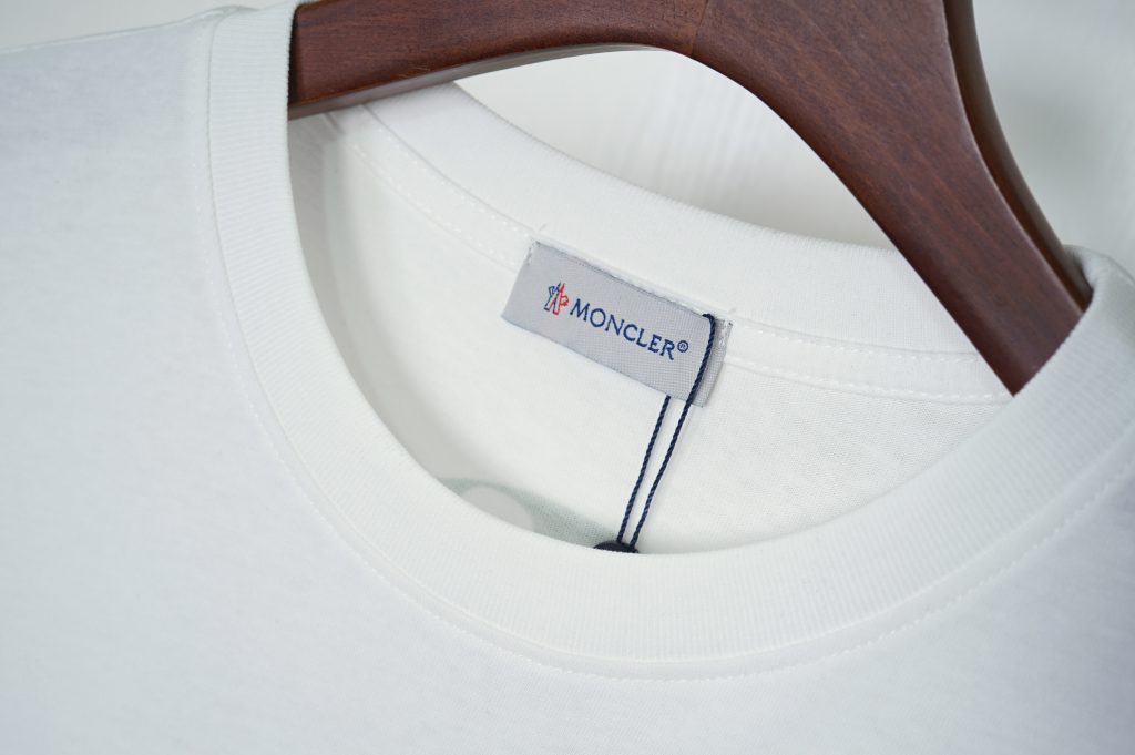 モンクレール　MONCLER　クルーネックシャツ　半袖シャツ　プリントシャツ　ロゴ刺繍　ブラック/ホワイト　2色 - 画像 8