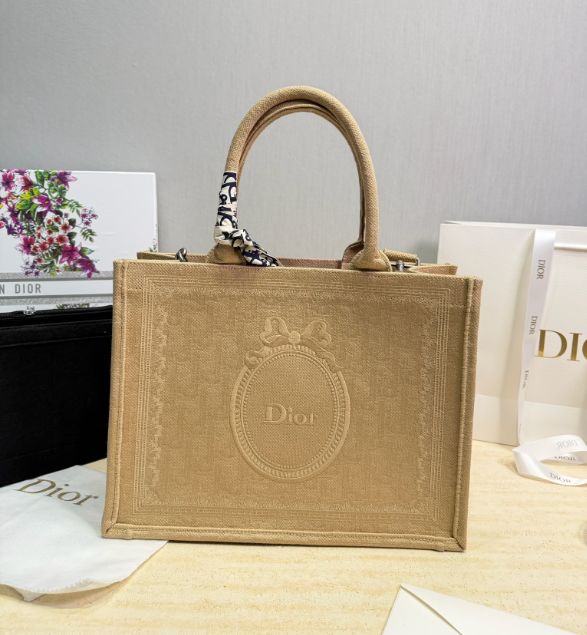 Dior モノグラムショルダーバッグ｜長く使う時の週末スタイル - 商品画像 8