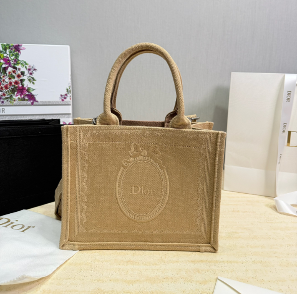 Dior モノグラムショルダーバッグ｜長く使う時の週末スタイル - 商品画像 7