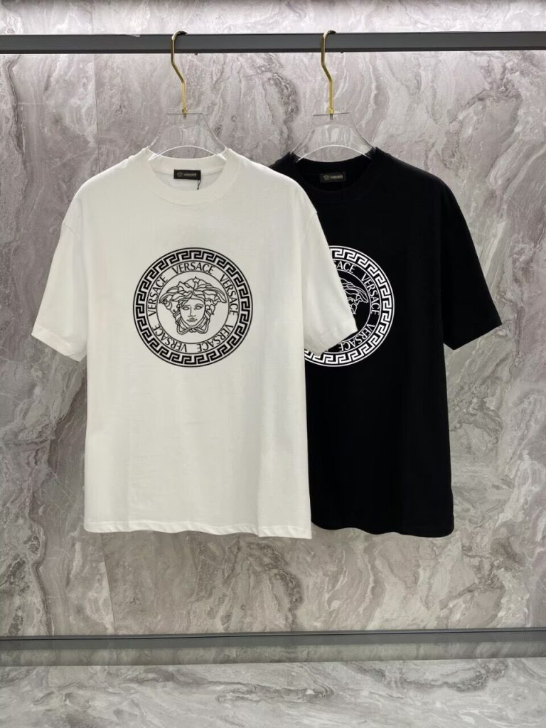 ヴェルサーチ Versace 半袖シャツ プリントシャツ ファッション｜仕事帰りにシルエットと価格感を整理 - 商品画像 2