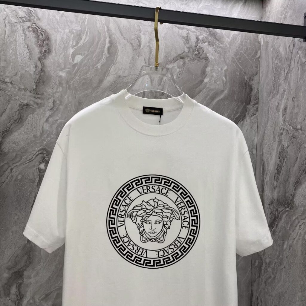 ヴェルサーチ Versace 半袖シャツ プリントシャツ ファッション｜仕事帰りにシルエットと価格感を整理 - 商品画像 5