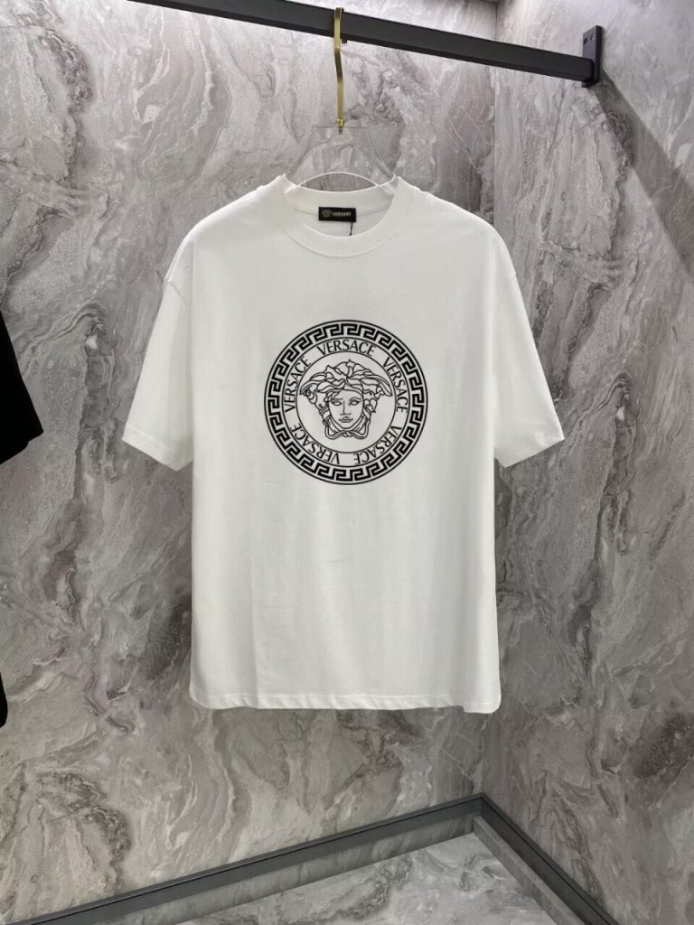 ヴェルサーチ Versace 半袖シャツ プリントシャツ ファッション｜仕事帰りにシルエットと価格感を整理 - 商品画像 3
